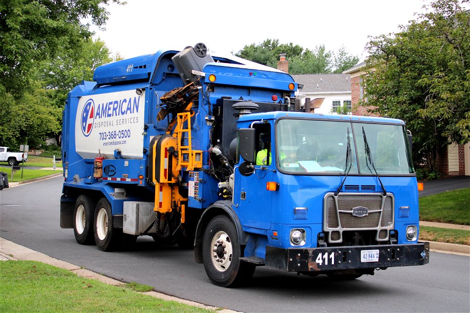 American Disposal truck 411 | CNG Autocar ACX Labrie Full-Eject Automizer