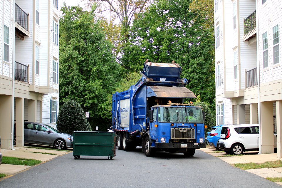 American Disposal truck 167 doing trash in Condos