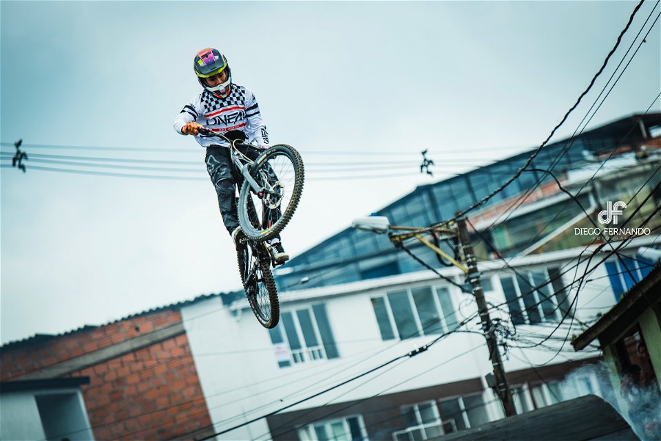 Downhill Urbano 2022