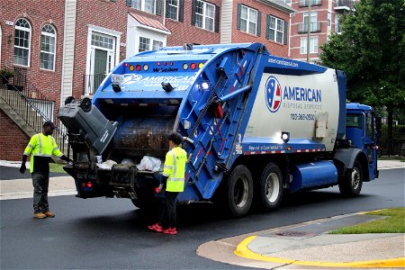 American Disposal truck 537 photo