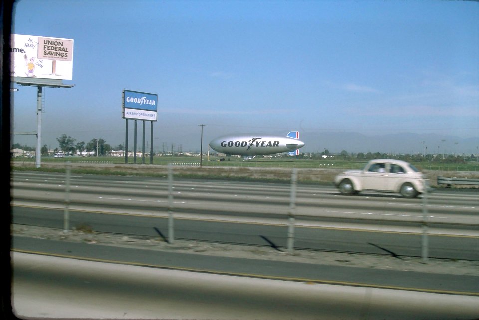 1975-12-CALI-LA-freeway-01