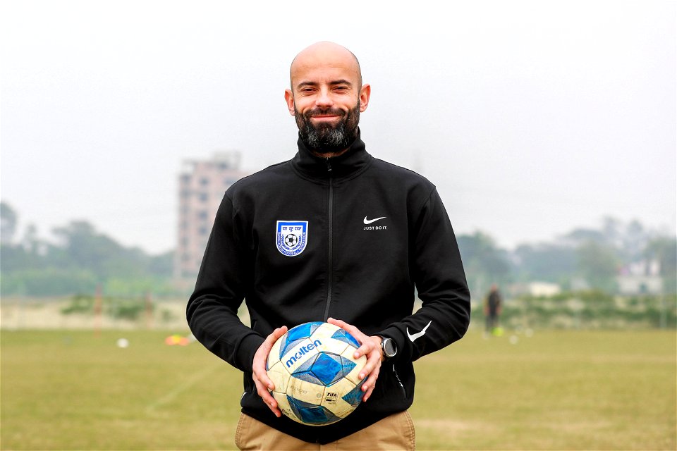 Javier Fernández Cabrera visits Saif Sc training