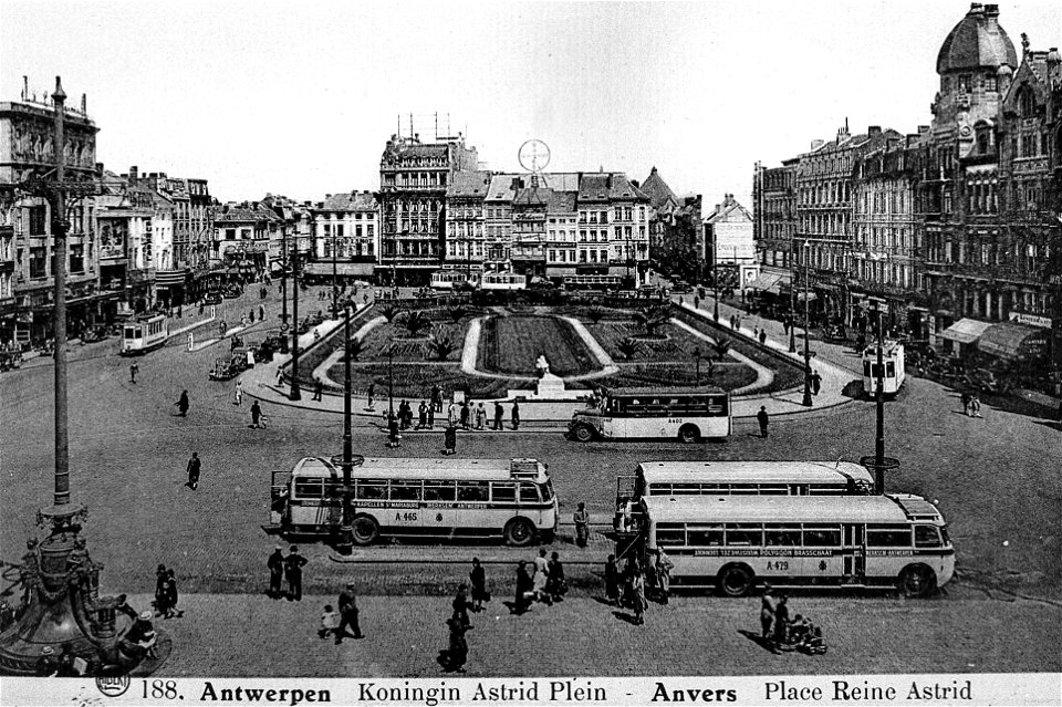 antwerpen koningin astrid plein met bussen oude ansichkaart hi-res photo