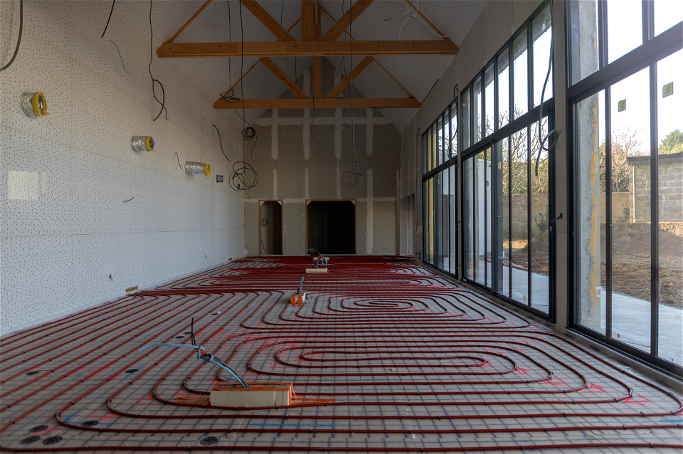 Salle plurielle, chauffage au sol, mars 2021 ©l'arrêt.création