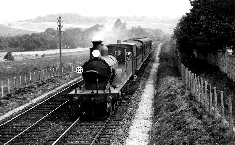 wilts - southern rly 558  just north of Broadstone