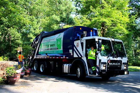 Fairfax County truck 7219 | Mack LR McNeilus XC-RL