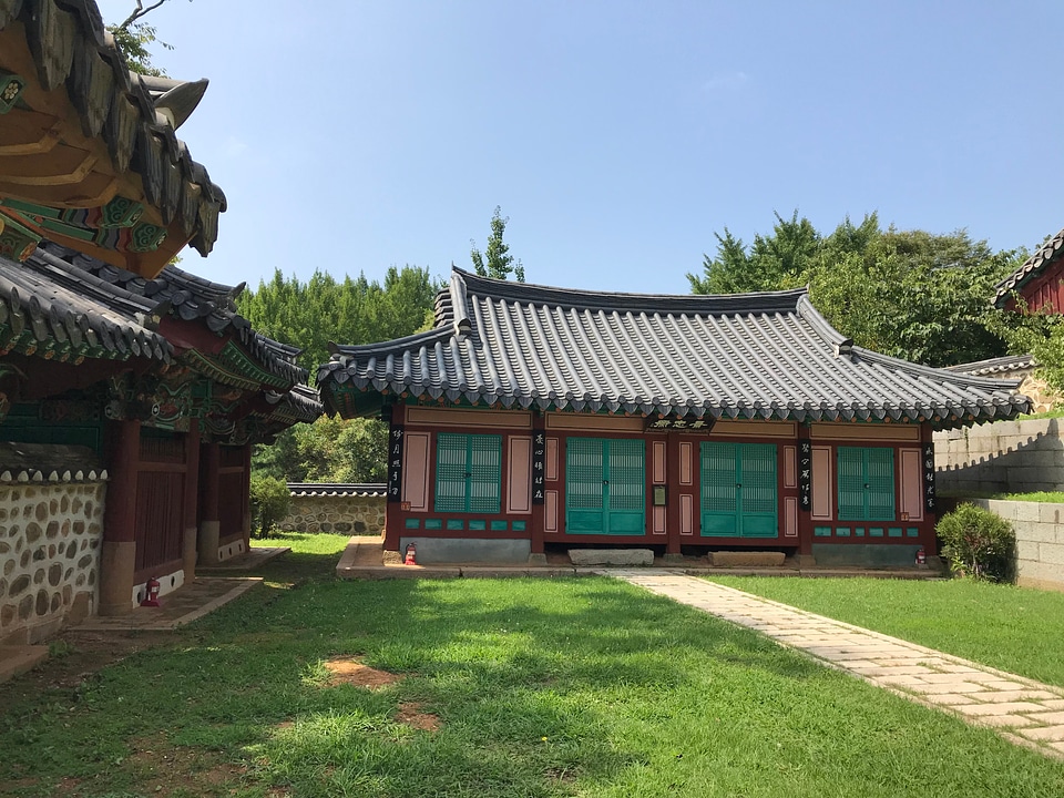 Chongryongsa in Tongyeong South Korea