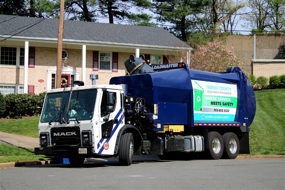 Fairfax County Truck 7337 | Mack LR Loadmaster Eclipse