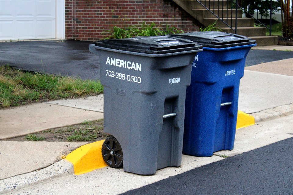 American Disposal 64g Toter