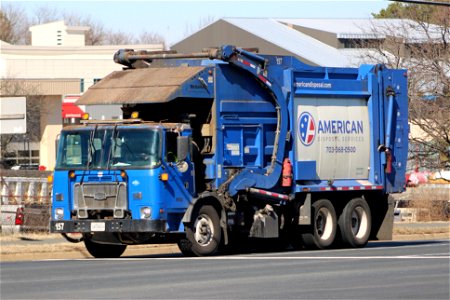 American Disposal truck 157 | Autocar ACX64 Mcneilus TG-CNG Atlantic series front loader photo