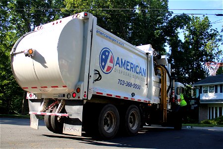 American Disposal truck 464 collecting trash