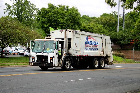 American Disposal truck 44 | Mack LE Heil DP5000