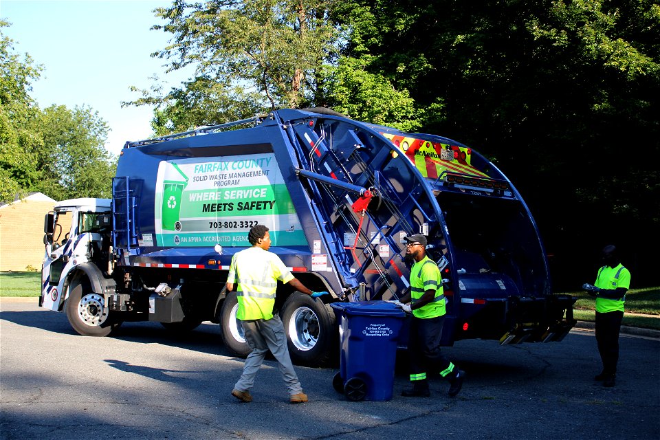 Fairfax County truck 7269 | Mack LR McNeilus XC-RL photo