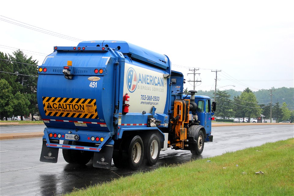 American Disposal truck 451 | CNG Autocar ACX Labrie Dump body Automizer