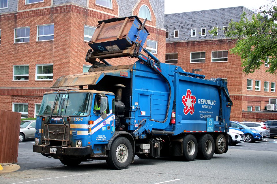 Republic Services truck 1354 doing recycling | Autocar ACX Heil Half/Pack