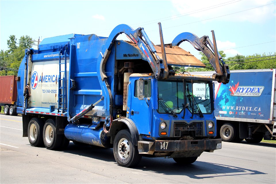 American Disposal truck 147 | CNG Mack MRU McNeilus Atlantic photo