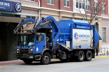 American Disposal Truck 145 | CNG Mack MRU McNeilus Atlantic photo