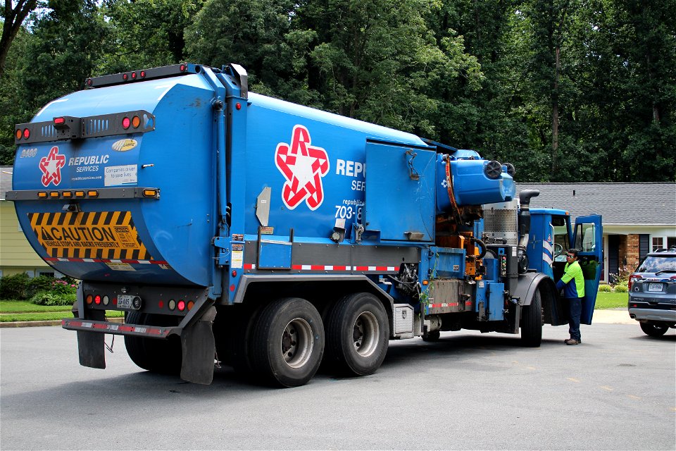 Republic Services truck 2400