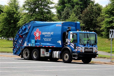 Republic Services truck 2213