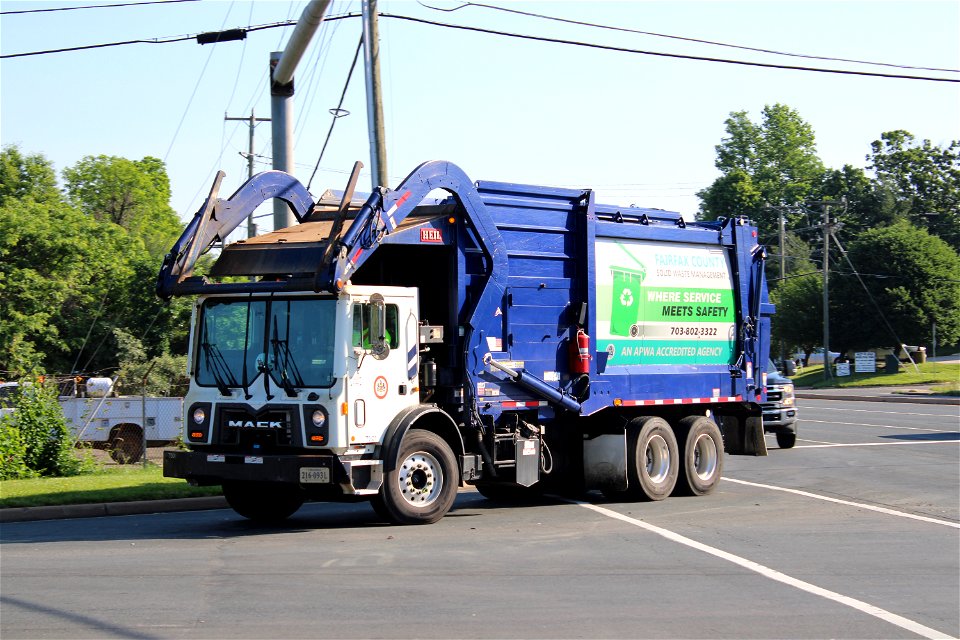 Fairfax County truck 7501 | Mack TE Heil Half/Pack