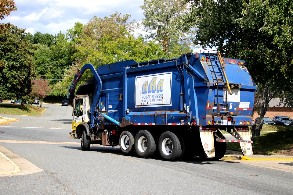 AAA truck 1347 | Mack MR Heil Half/Pack