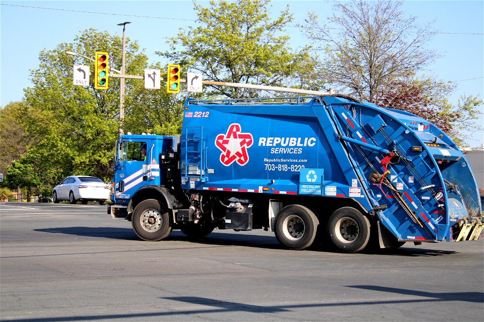 Republic Services truck 2212