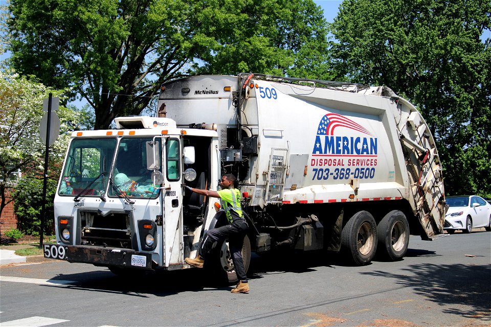 American Disposal Truck 509 | Mack LEU McNeilus XC-RL