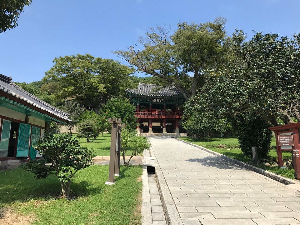 Chongryongsa in Tongyeong South Korea