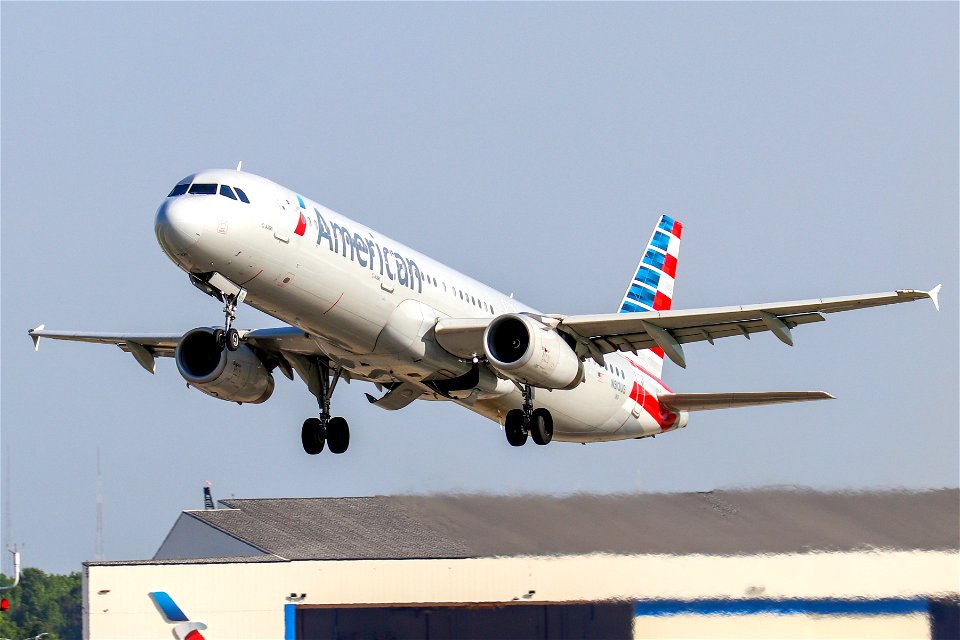 American A321-200 departing CLT