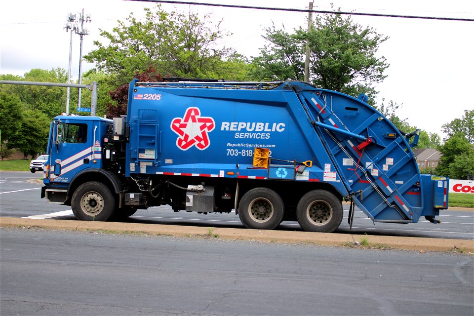 Republic Services truck 2205