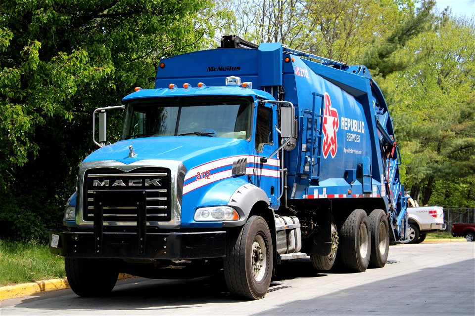 Republic Services truck 2112 | Mack GU813 Mcneilus RL