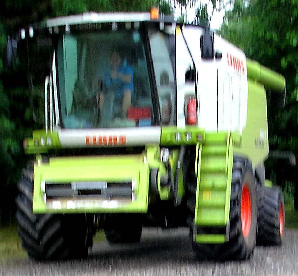 Class combine harvester Little Kelk Farm 2016
