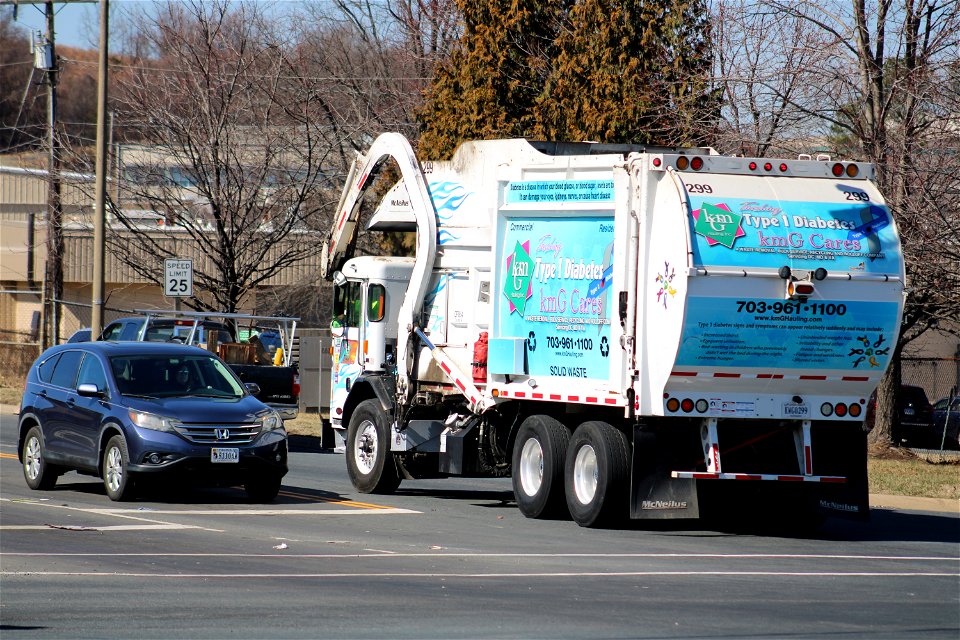 KMG Hauling truck 299 | Peterbilt 520 Mcneilus Atlantic series front loader photo