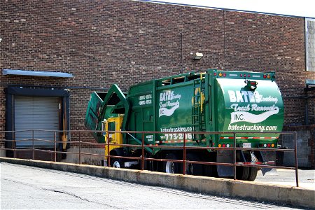 Bates Trucking Mack MRU Ez-Pack Hercules photo