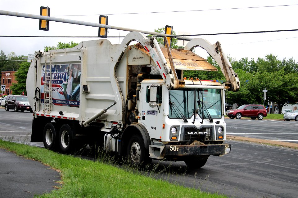 Patriot Disposal truck 506 | Mack TE Mcneilus Atlantic series FL