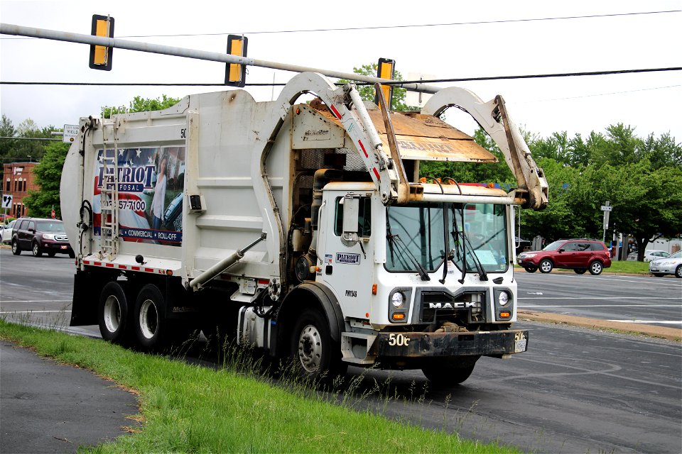 Patriot Disposal truck 506 | Mack TE Mcneilus Atlantic series FL photo