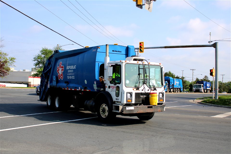 Republic Services truck 2052