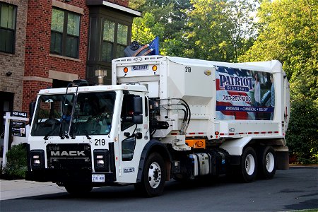 Patriot Disposal truck 219 | Brand New Mack LR Labrie Dump-Body Automizer
