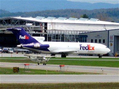 FedEx 727-200F at BTV