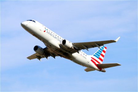 American Eagle E175 departing CLT