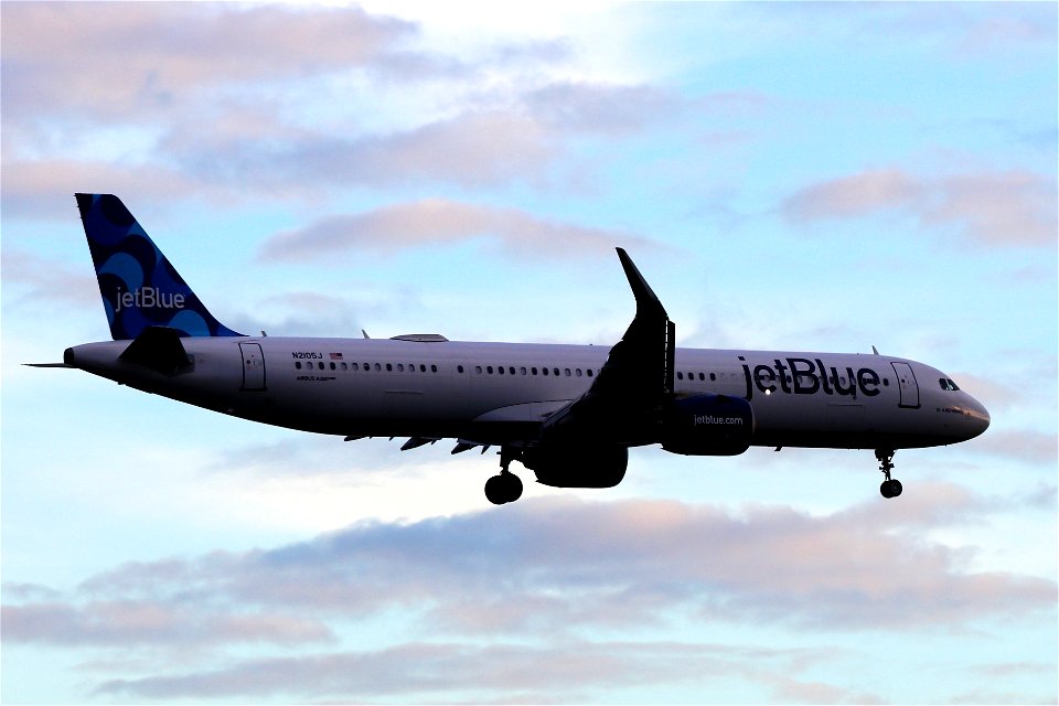 JetBlue A321-200neo arriving at BOS