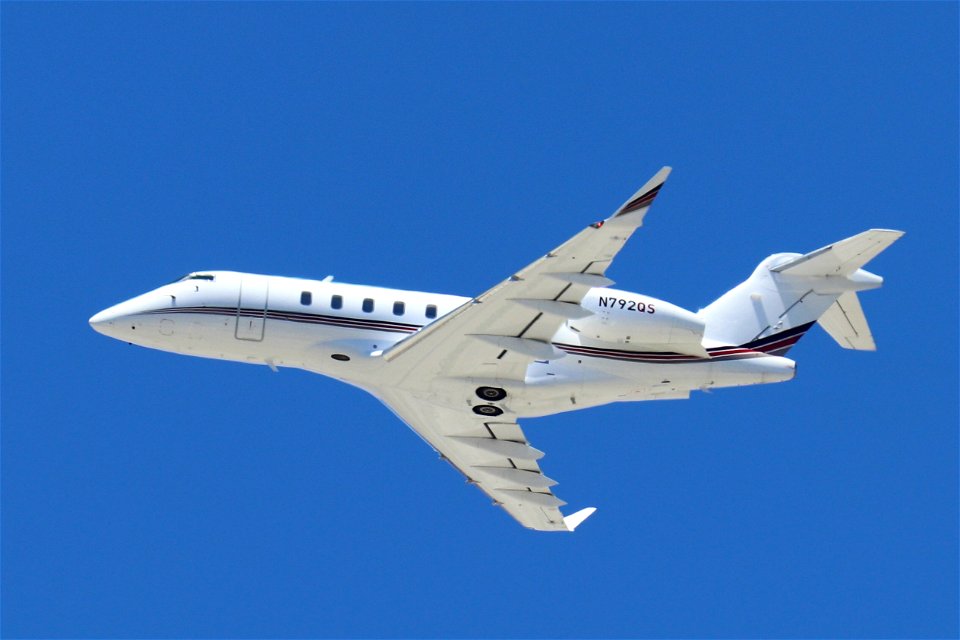 NetJets Challenger 350 departing LAX