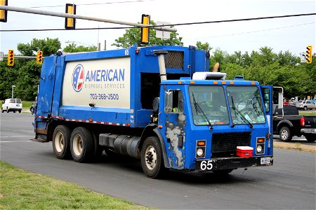 American Disposal truck 65 | Mack LE Heil DP5000 photo