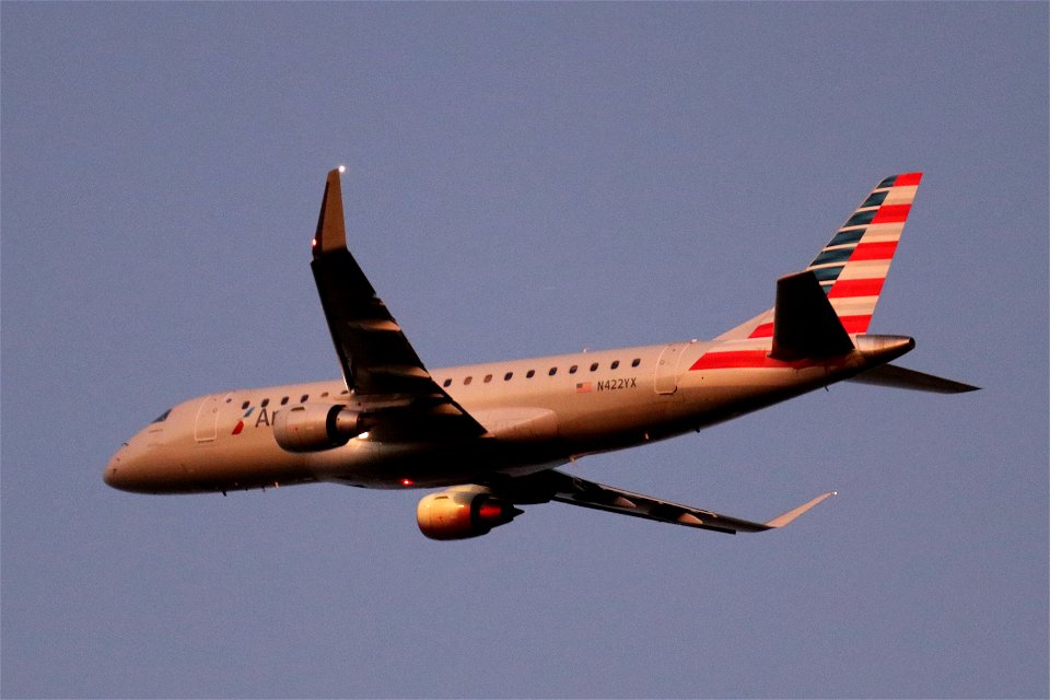American Eagle E175 departing DCA