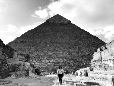 05_Giza Necropolis - Pyramid of Khefren photo