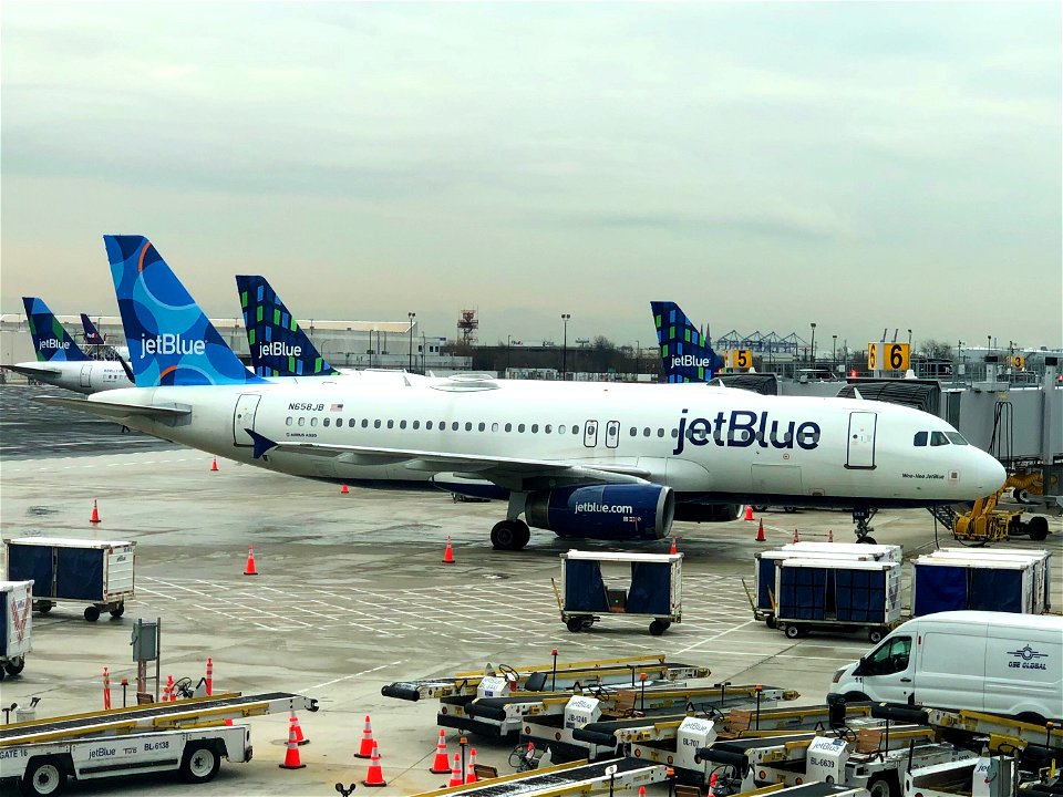 JetBlue A320-200 at EWR