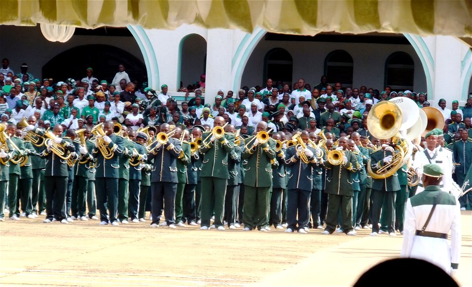 Défilé après le culte (Nkamba, Nouvelle-Jérusalem kimbanguiste)