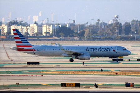 American Airlines A321-200 arriving at LAX