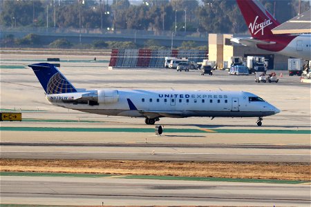 United Express CRJ-200 arriving at LAX