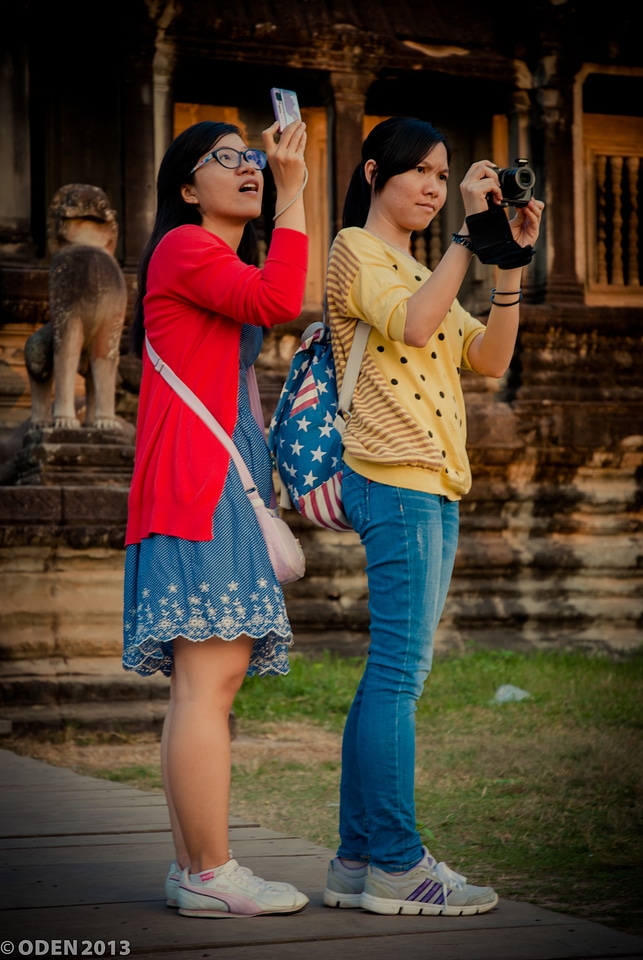 Temple angkor wat girls